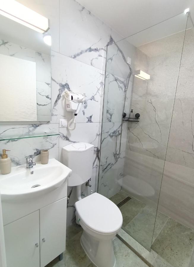 Casa Tiky Otel Temeşvar Dış mekan fotoğraf