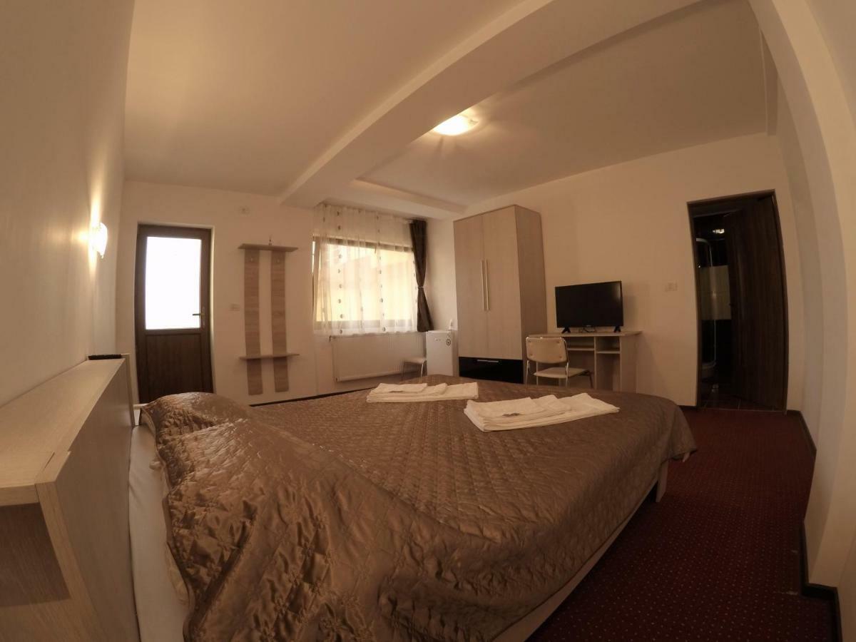 Casa Tiky Otel Temeşvar Dış mekan fotoğraf