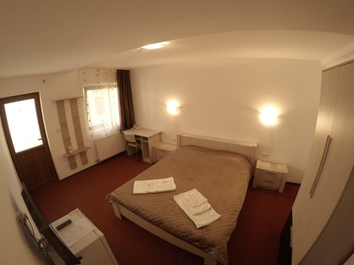 Casa Tiky Otel Temeşvar Dış mekan fotoğraf