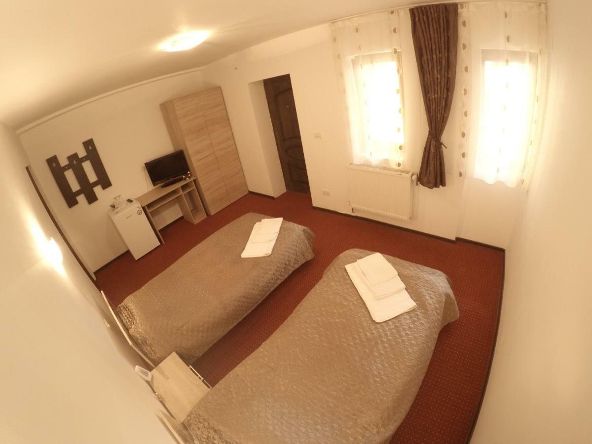 Casa Tiky Otel Temeşvar Dış mekan fotoğraf