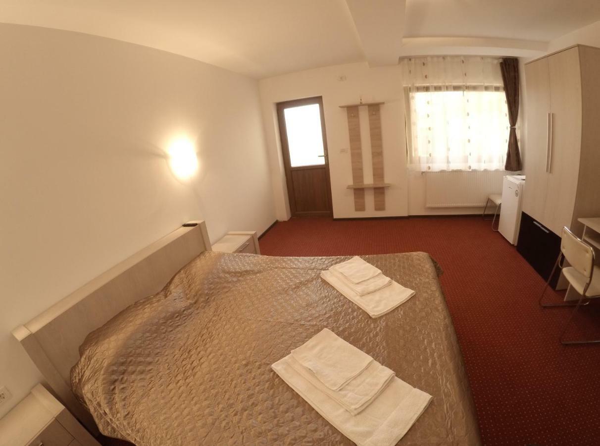 Casa Tiky Otel Temeşvar Dış mekan fotoğraf