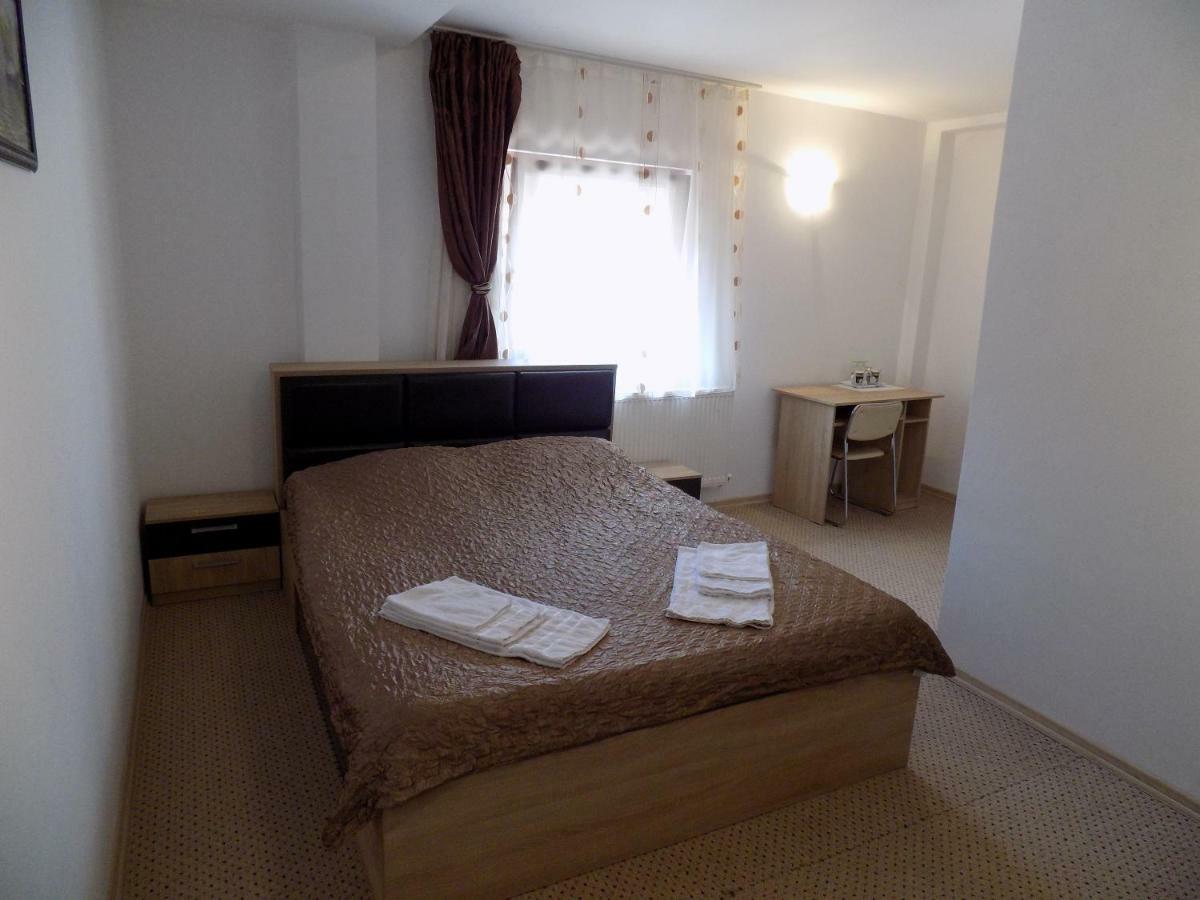 Casa Tiky Otel Temeşvar Dış mekan fotoğraf