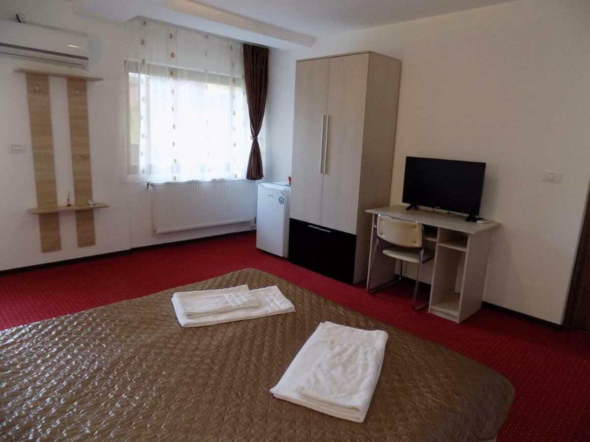 Casa Tiky Otel Temeşvar Dış mekan fotoğraf